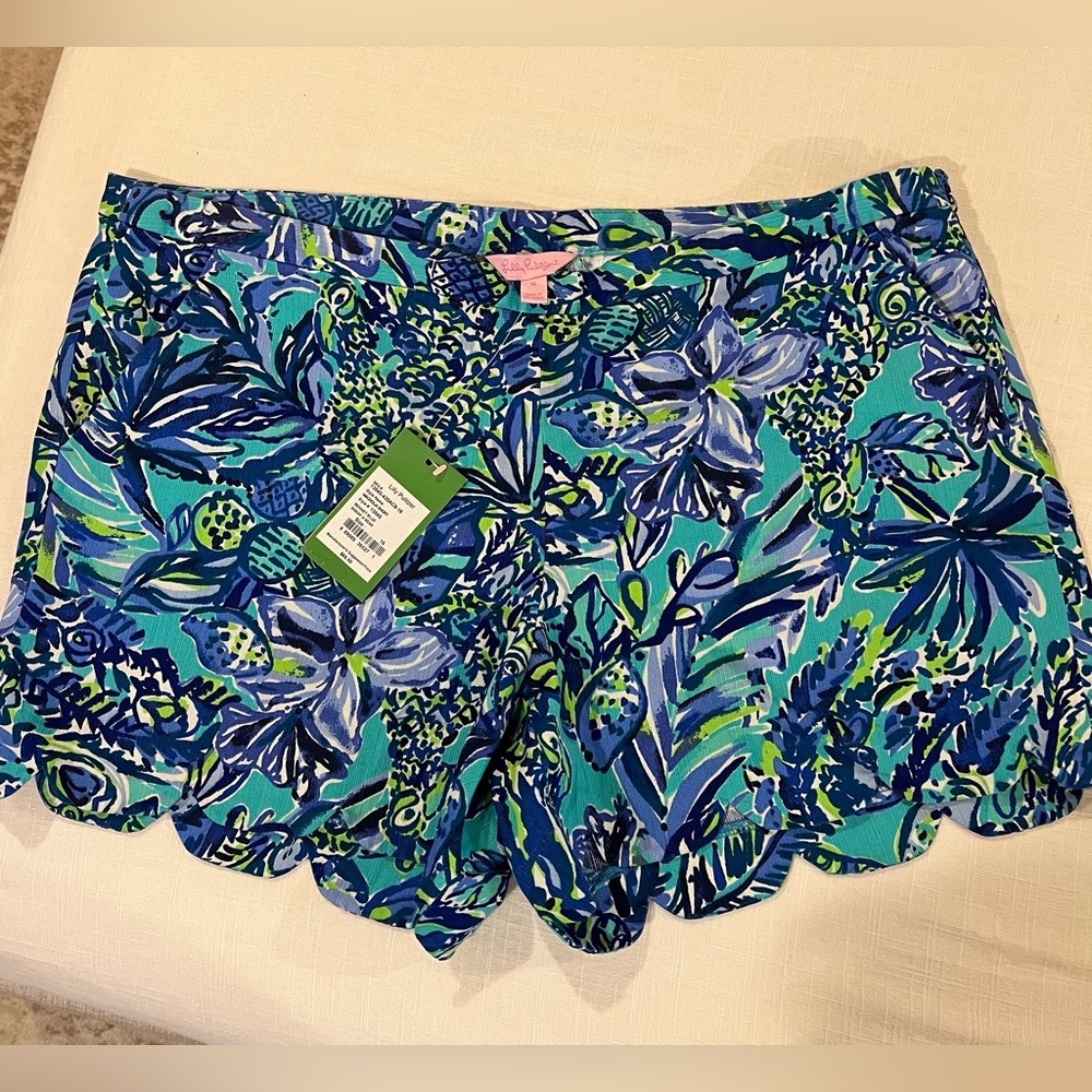 Lilly Pulitzer Magnolia Bennett Blue Sneak A Beak Scalloped Shorts